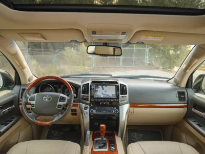 2014 Toyota Land Cruiser VXR 5.7 Litres 8 Cylinders Petrol Engine White Beige SUV GCC Specs