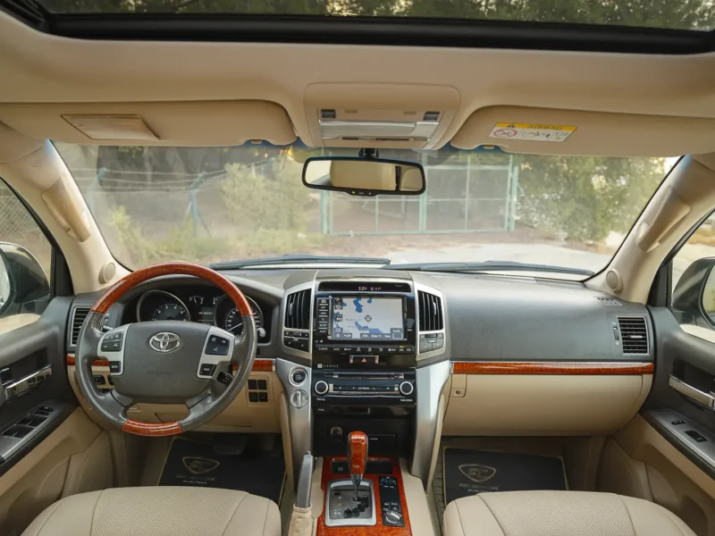 2014 Toyota Land Cruiser VXR 5.7 Litres 8 Cylinders Petrol Engine White Beige SUV GCC Specs
