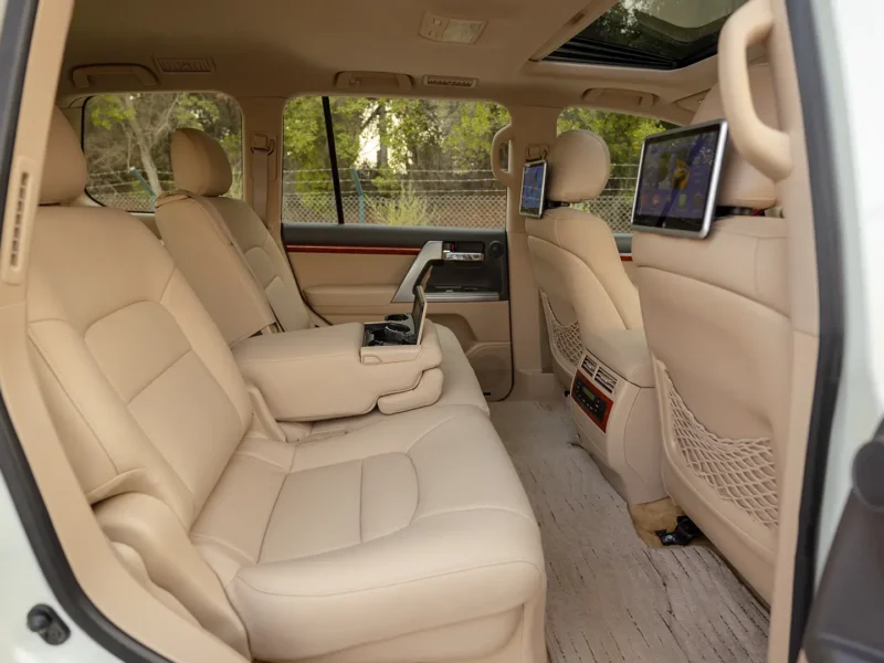 2014 Toyota Land Cruiser VXR 5.7 Litres 8 Cylinders Petrol Engine White Beige SUV GCC Specs