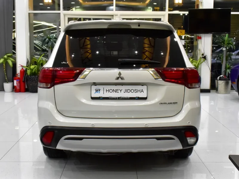 2021 Mitsubishi Outlander Midline 4 Cylinders Petrol Engine White Beige Crossover GCC Specs