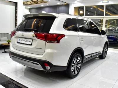2021 Mitsubishi Outlander Midline 4 Cylinders Petrol Engine White Beige Crossover GCC Specs