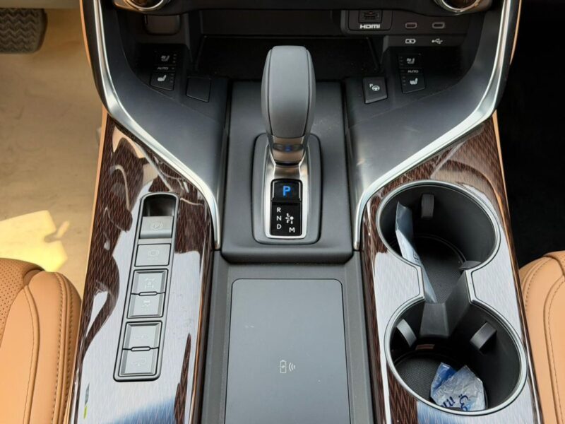 2026 Lexus LX700h SIGNATURE Automatic 3.5L 6 Cylinders Hybrid Engine White Tan SUV GCC Specs