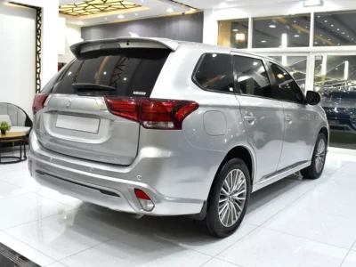 2020 Mitsubishi Outlander GLS 4 Cylinders Plug-in Hybrid Engine Silver Black Crossover GCC Specs