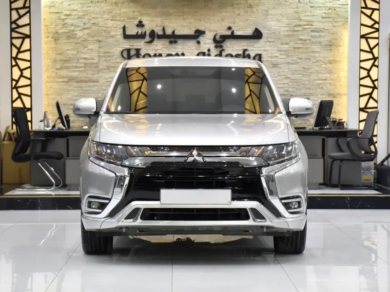 2020 Mitsubishi Outlander GLS 4 Cylinders Plug-in Hybrid Engine Silver Black Crossover GCC Specs