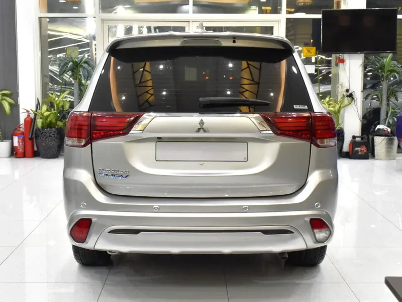 2020 Mitsubishi Outlander GLS 4 Cylinders Plug-in Hybrid Engine Silver Black Crossover GCC Specs