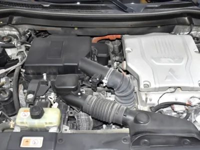 2020 Mitsubishi Outlander GLS 4 Cylinders Plug-in Hybrid Engine Silver Black Crossover GCC Specs