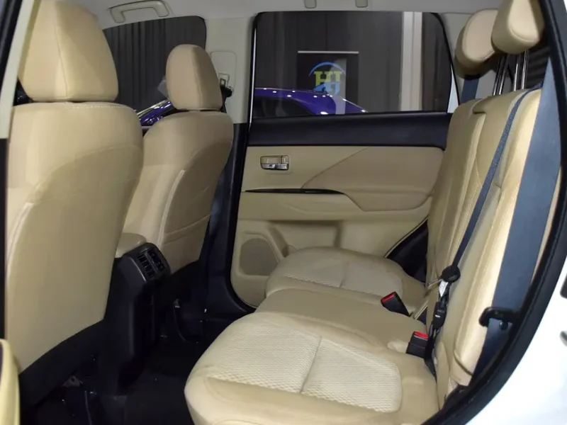 2021 Mitsubishi Outlander Midline 4 Cylinders Petrol Engine White Beige Crossover GCC Specs