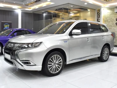 2020 Mitsubishi Outlander GLS 4 Cylinders Plug-in Hybrid Engine Silver Black Crossover GCC Specs