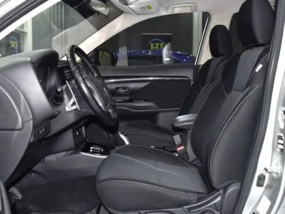 2020 Mitsubishi Outlander GLS 4 Cylinders Plug-in Hybrid Engine Silver Black Crossover GCC Specs