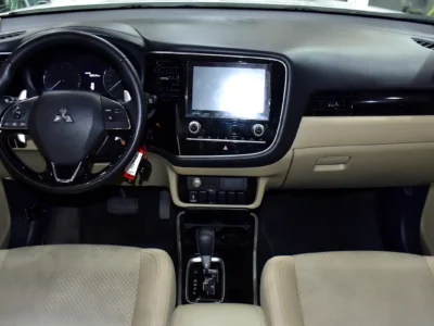 2021 Mitsubishi Outlander Midline 4 Cylinders Petrol Engine White Beige Crossover GCC Specs