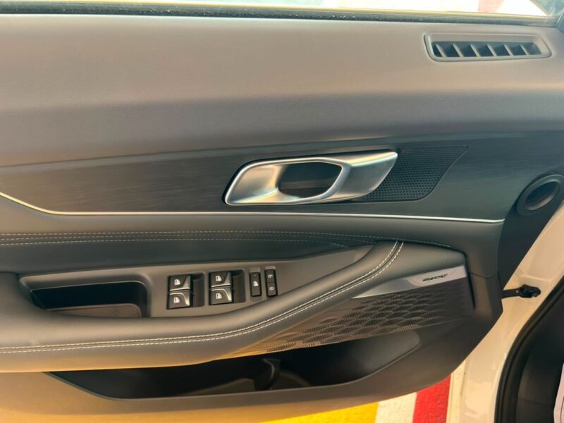2025 Changan UNI-K LIMITED 1.5 Litres Plug-in Hybrid Engine White Black SUV Chinese Specs