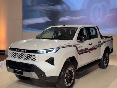 2027 Toyota HILUX 2.8 Litres 4 Cylinders Turbo Diesel Engine White Red Pickup Truck GCC Specs