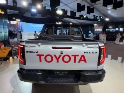 2027 Toyota HILUX 2.8 Litres 4 Cylinders Turbo Diesel Engine White Red Pickup Truck GCC Specs