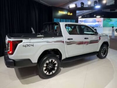 2027 Toyota HILUX 2.8 Litres 4 Cylinders Turbo Diesel Engine White Red Pickup Truck GCC Specs
