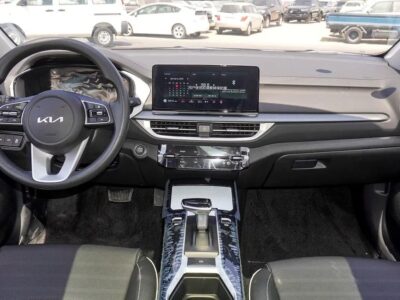 2026 Kia K3 EX DLX 1.6-liter 4-cylinder Petrol Engine White Black Sedan Chinese Specs