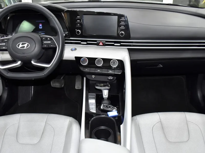 2024 Hyundai Elantra Premium 4 Cylinders Petrol Engine White Beige Sedan Chinese Specs