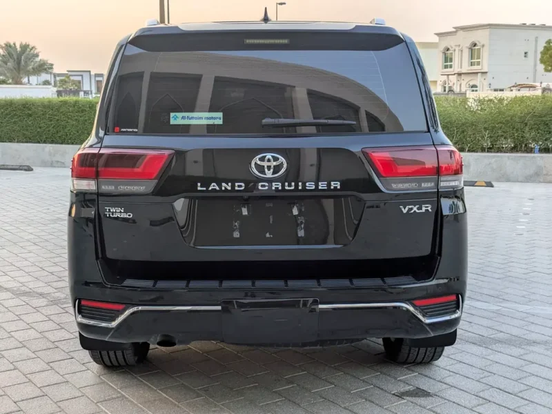 2023 Toyota Land Cruiser VXR 3.5L V6 Twin-Turbo Petrol Engine Black Beige SUV GCC Specs