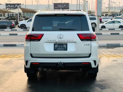 2024 Toyota Land Cruiser VXR 4.0L V6 Petrol Engine White Beige SUV GCC Specs Full Options