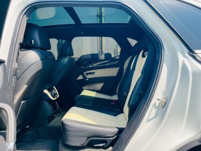 2018 BENTLEY BENTAYGA 6.0 Litres W12 Petrol Engine White Beige SUV FULL OPTIONS GCC