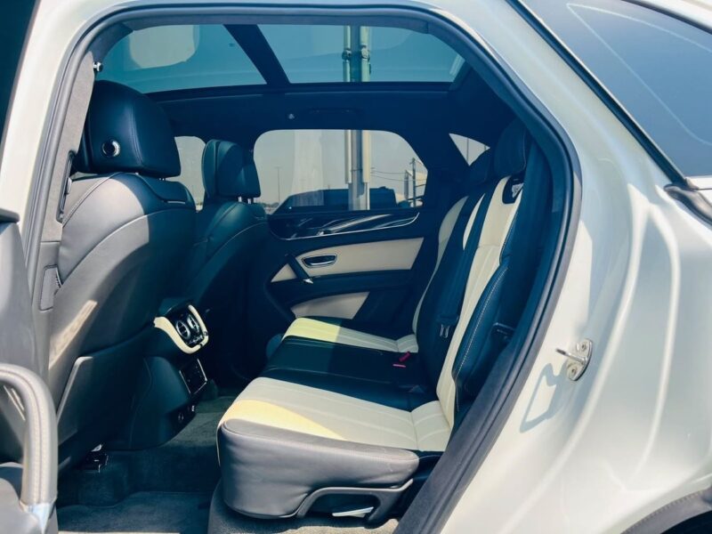 2018 BENTLEY BENTAYGA 6.0 Litres W12 Petrol Engine White Beige SUV FULL OPTIONS GCC