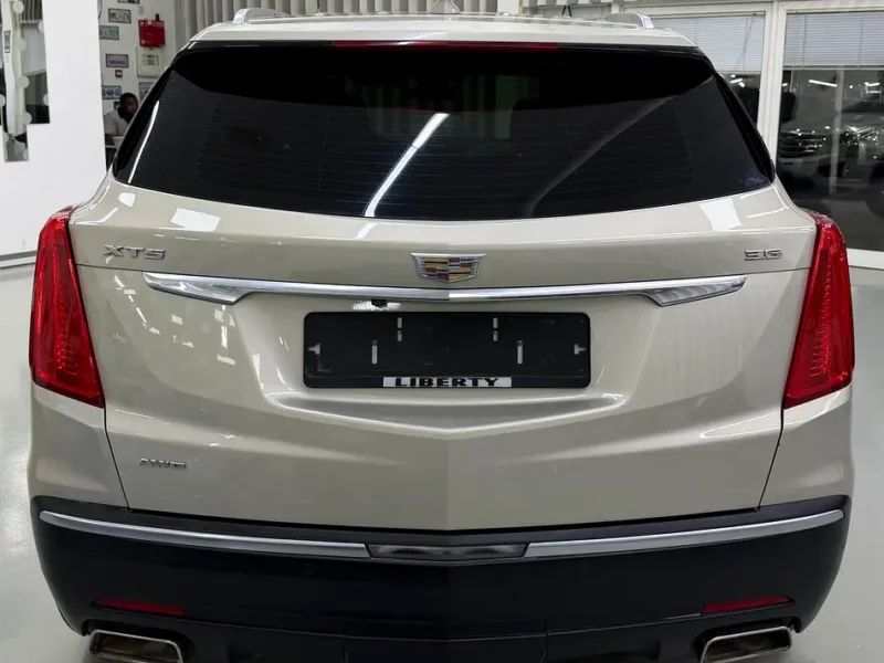 2017 Cadillac XT5 Luxury AWD 3.6 Litres 6 Cylinders Petrol Engine Gold Beige SUV GCC Specs
