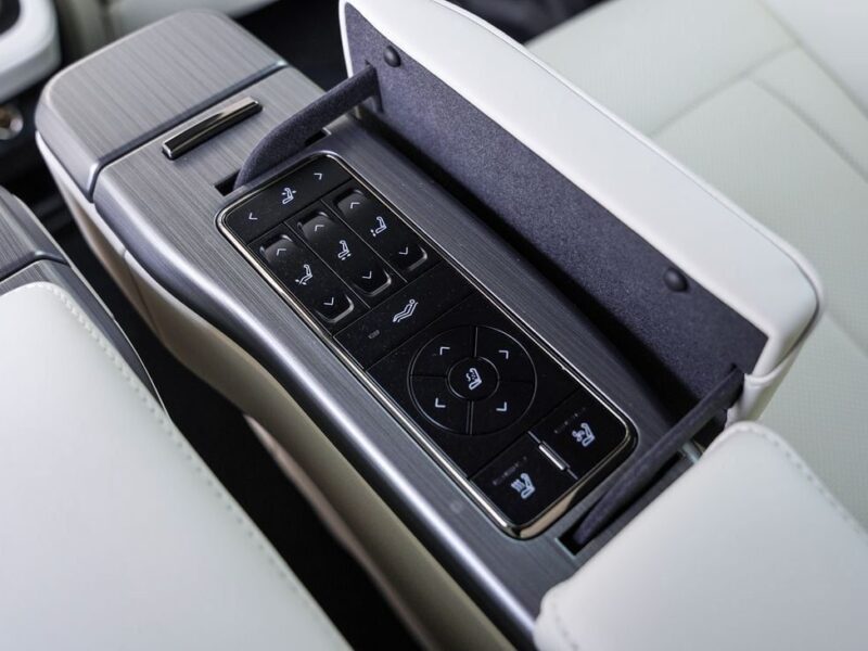 2026 ROX 01 VIP Fully Electric Vehicle Black White SUV Automatic Chinese Specifications