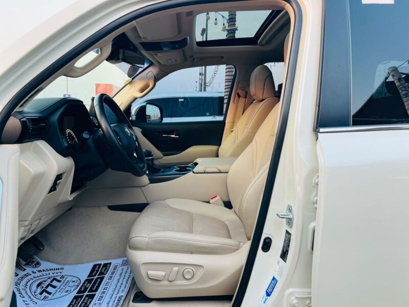 2024 Toyota Land Cruiser VXR 4.0L V6 Petrol Engine White Beige SUV GCC Specs Full Options