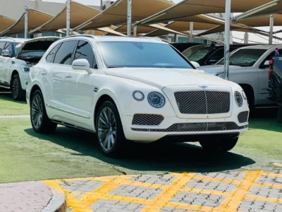2018 BENTLEY BENTAYGA 6.0 Litres W12 Petrol Engine White Beige SUV FULL OPTIONS GCC