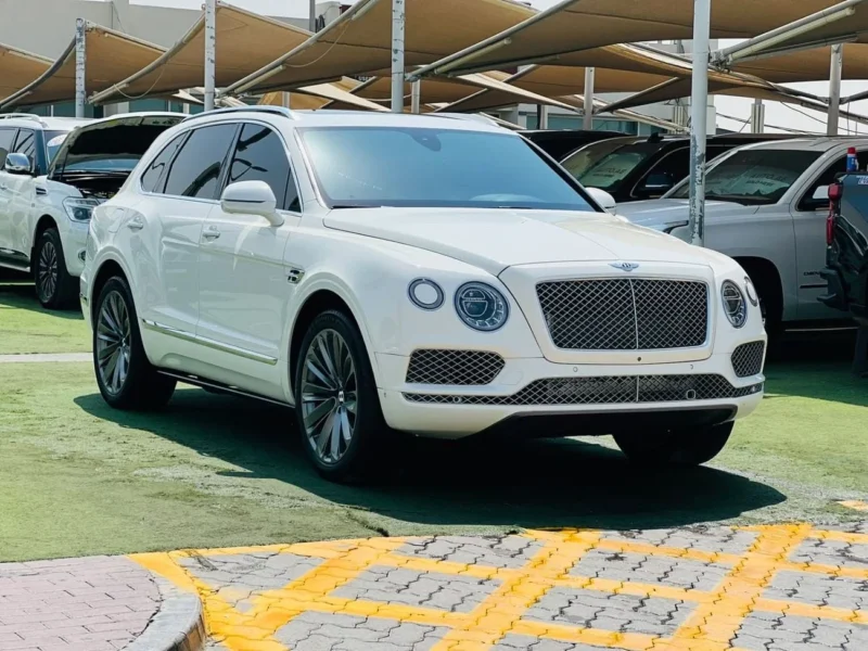 2018 BENTLEY BENTAYGA 6.0 Litres W12 Petrol Engine White Beige SUV FULL OPTIONS GCC