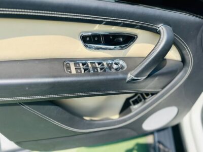2018 BENTLEY BENTAYGA 6.0 Litres W12 Petrol Engine White Beige SUV FULL OPTIONS GCC