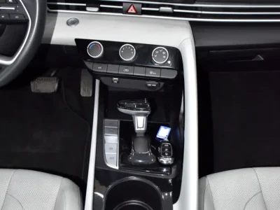2024 Hyundai Elantra Premium 4 Cylinders Petrol Engine Blue Beige Sedan Chinese Specs