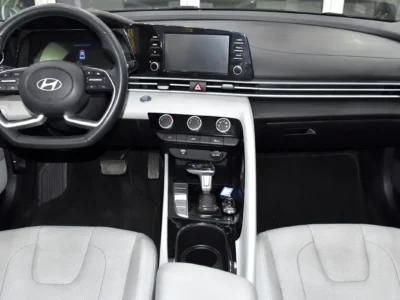 2024 Hyundai Elantra Premium 4 Cylinders Petrol Engine Blue Beige Sedan Chinese Specs