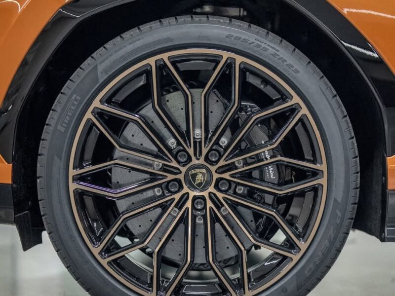 2027 LAMBORGHINI URUS SE 4.0L V8 TWIN-TURBO PHEV Engine Orange Black SUV GCC Specs