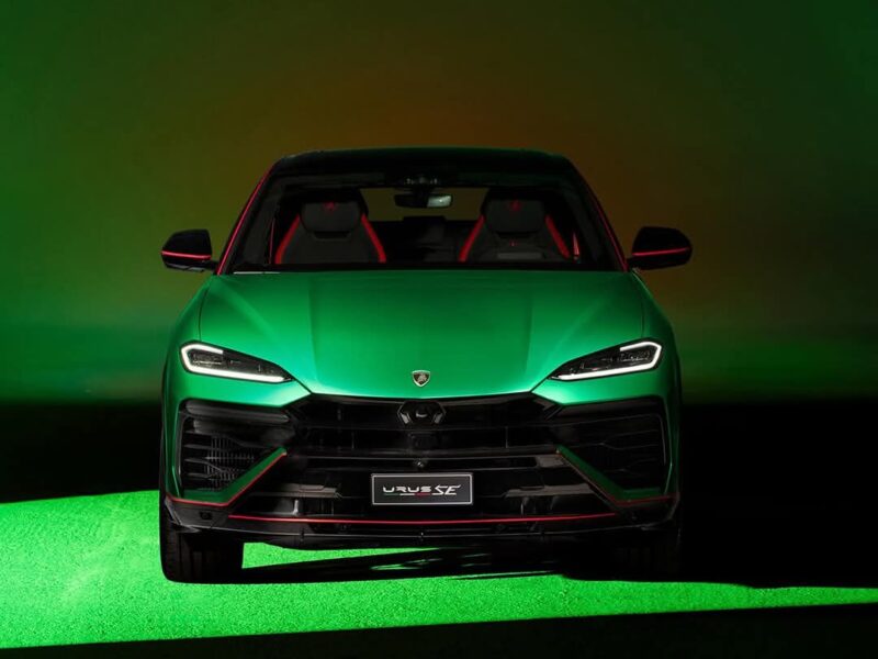2026 LAMBORGHINI URUS SE 4.0L V8 TWIN-TURBO PHEV Engine Green Black SUV GCC Specs