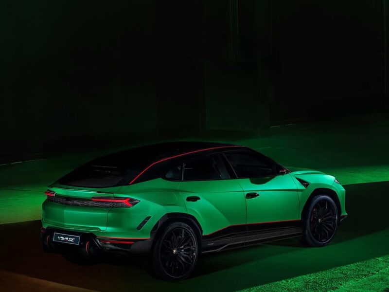 2026 LAMBORGHINI URUS SE 4.0L V8 TWIN-TURBO PHEV Engine Green Black SUV GCC Specs