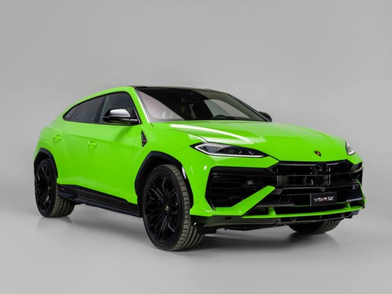 2026 LAMBORGHINI URUS SE 4.0L V8 TWIN-TURBO PHEV Engine Green Black SUV GCC Specs