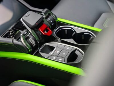 2026 LAMBORGHINI URUS SE 4.0L V8 TWIN-TURBO PHEV Engine Green Black SUV GCC Specs