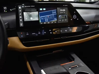 2025 Changan UNI-K Platinum 2.0-liter Turbocharged 4-cylinder Engine Black Beige SUV GCC