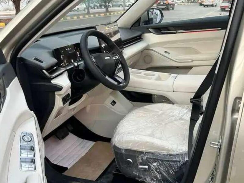 2027 Haval H6 2.0L turbocharged 4 Cylinders Petrol Engine Gold Beige SUV GCC Specs