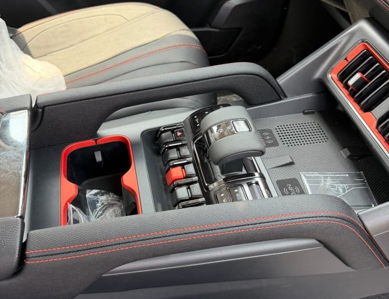 2026 BYD SHARK 1.5-liter turbocharged 4 Cylinders Plug-in Hybrid Engine Blue Black Pickup