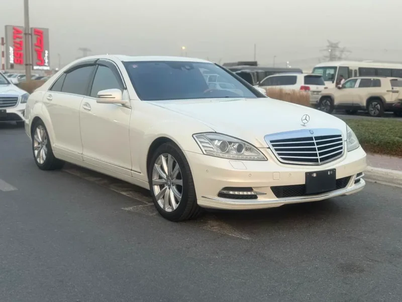 2010 Mercedes-Benz S-Class S 550 8 Cylinders petrol Engine White Black Sedan Automatic