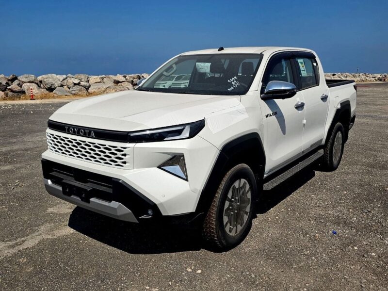 2027 TOYOTA HILUX DC SGLX 2.7L 4 Cylinders VVT-i Petrol Engine White Red Pickup Truck GCC