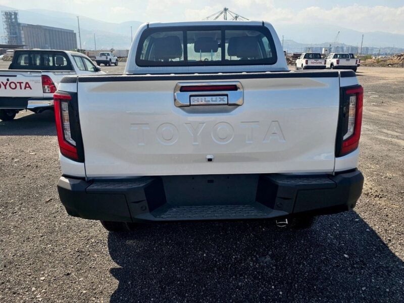 2027 TOYOTA HILUX DC SGLX 2.7L 4 Cylinders VVT-i Petrol Engine White Red Pickup Truck GCC