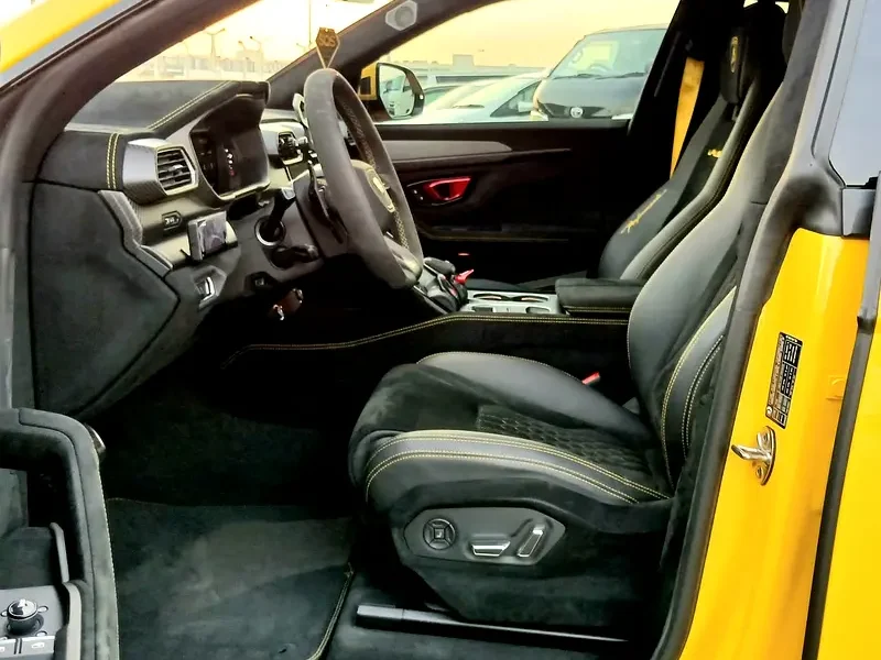 2023 Lamborghini Urus Performante Twin-Turbo V8 Petrol Engine Yellow Black SUV