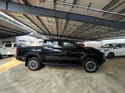 2027 TOYOTA HILUX DC SGLX 2.8L 4 Cylinders Turbo Diesel Engine Black Pickup Truck GCC