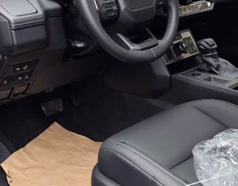 2027 TOYOTA HILUX DC SGLX 2.8L 4 Cylinders Diesel Engine Yellow Black Pickup Truck GCC