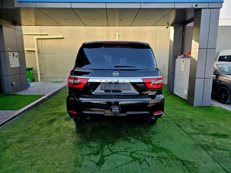 2023 NISSAN PATROL 4.0 Litres 8 Cylinders Petrol Engine Black Tan SUV GCC Specs