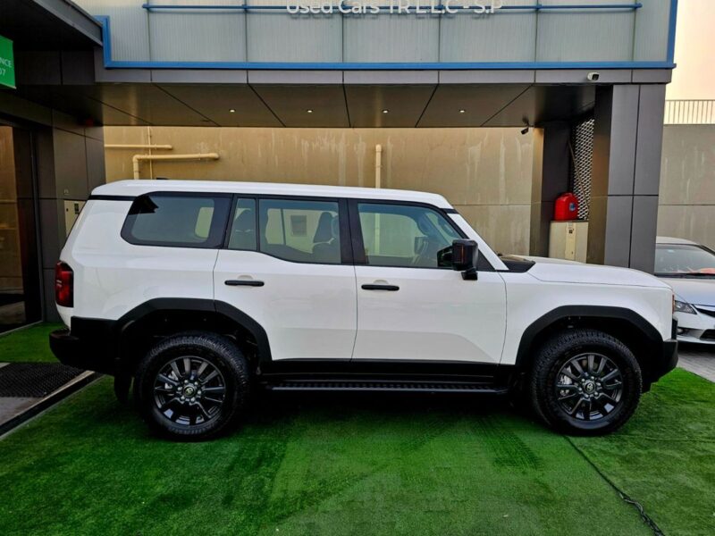 2024 TOYOTA PRADO 2.8 Litres 4 Cylinders Diesel Engine White Black SUV GCC Specs