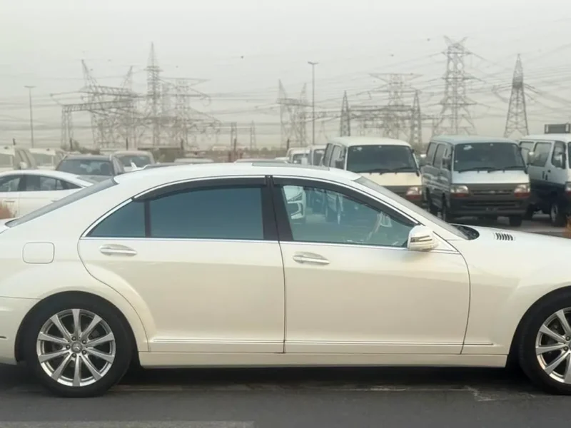 2010 Mercedes-Benz S-Class S 550 8 Cylinders petrol Engine White Black Sedan Automatic