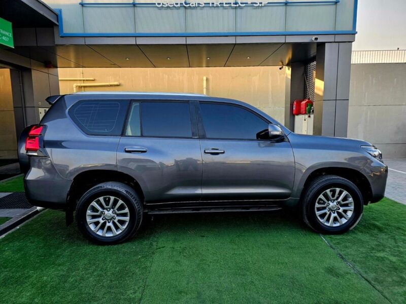 2019 Toyota Prado EXR 4.0 Litres 6 Cylinders Petrol Engine Grey Beige SUV GCC Specs
